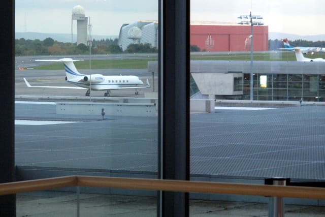 N328WW - Business jet