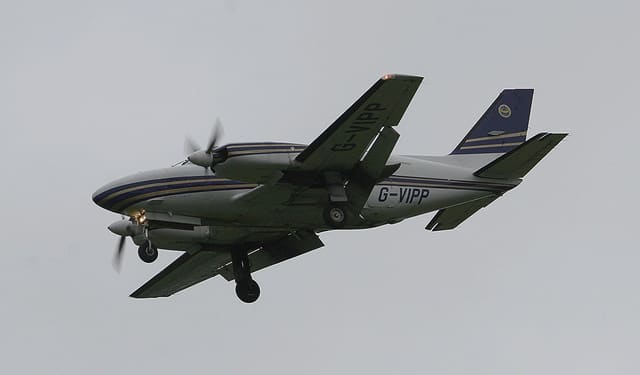 G-VIPP - Twin-engine aircraft