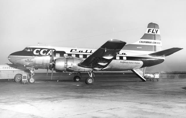 N93052 - Twin-engine aircraft