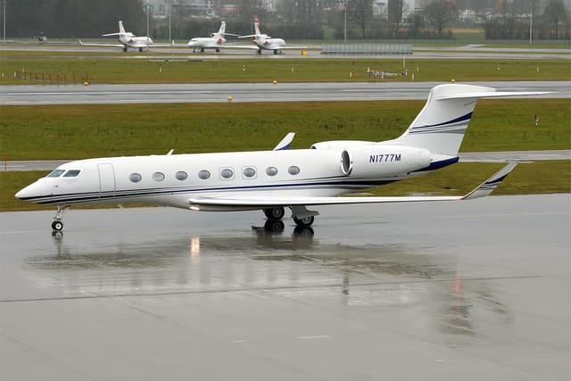 N1777M - Business jet
