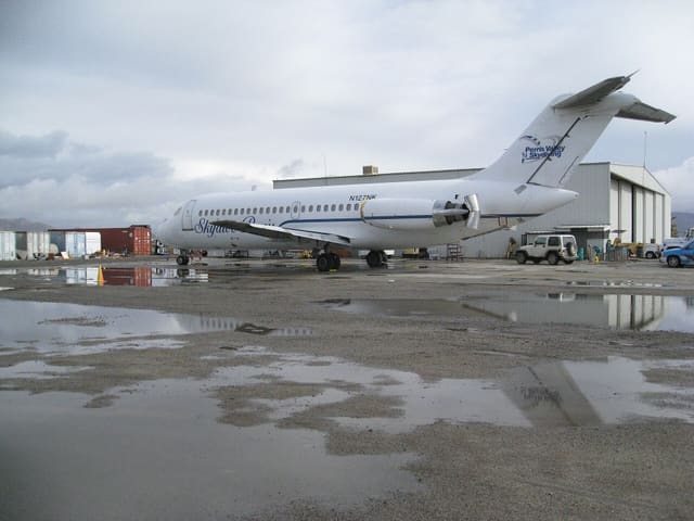 N127NK - Douglas
