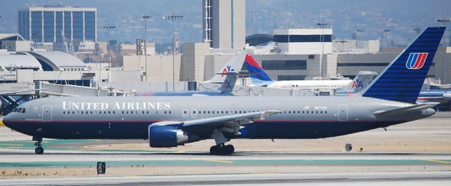 N677UA - Boeing