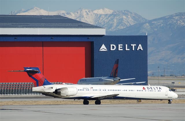 N907DA - Douglas