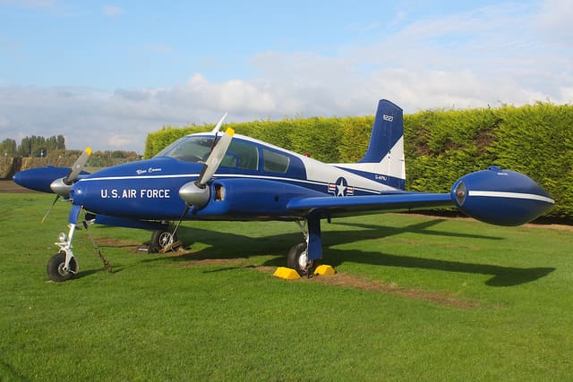 G-APNJ - Twin-engine aircraft