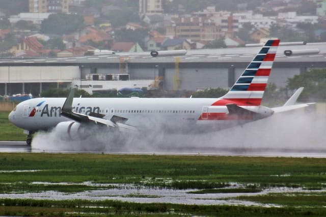 N397AN - Twin-engine aircraft