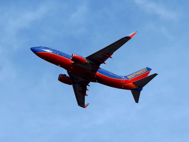 N709SW - Twin-engine aircraft