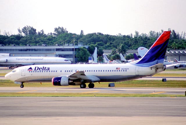 N3762Y - Twin-engine aircraft
