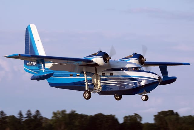 N98TP - Twin-engine aircraft