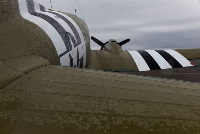 N47SJ - Douglas