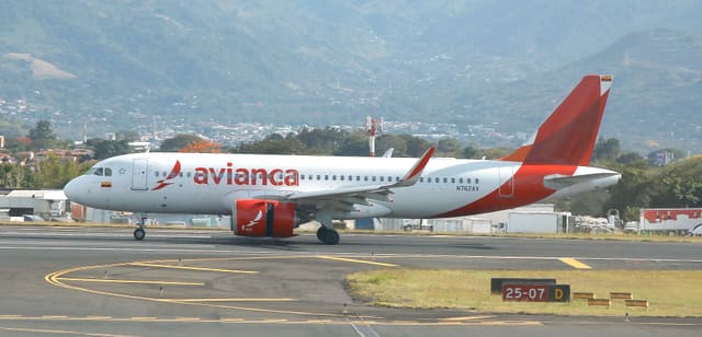 N762AV - Airbus