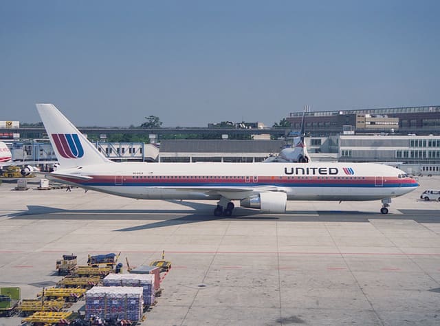N644UA - Twin-engine aircraft