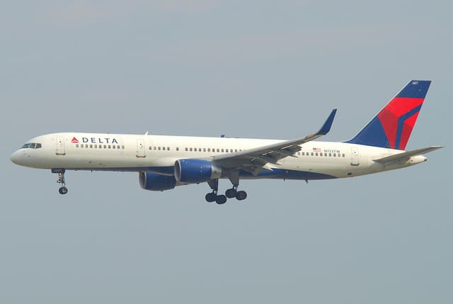 N723TW - Twin-engine aircraft