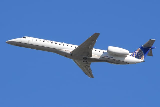 N11536 - Twin-engine aircraft