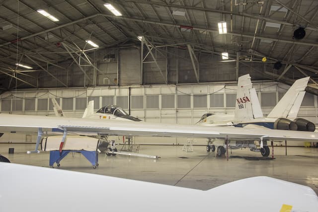 N846NA - Twin-engine aircraft