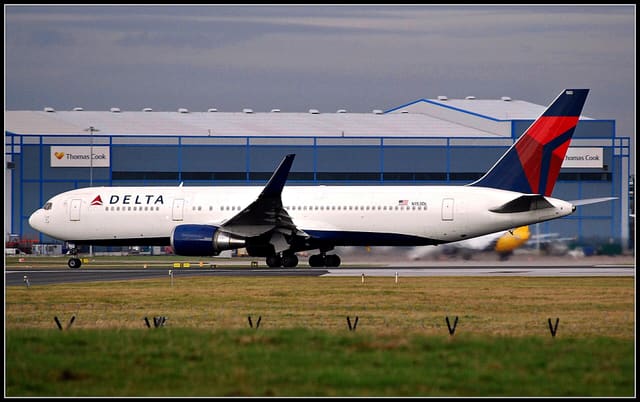 N153DL - Twin-engine aircraft