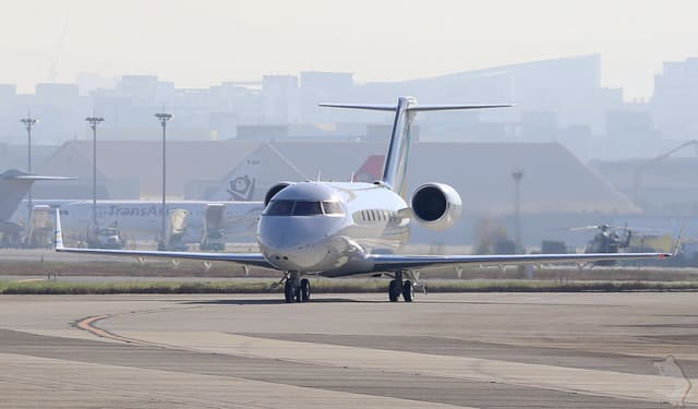 N818AC - Bombardier