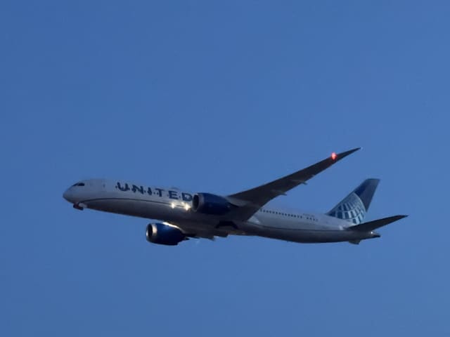 N29981 - Twin-engine aircraft