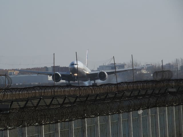 N77006 - Twin-engine aircraft