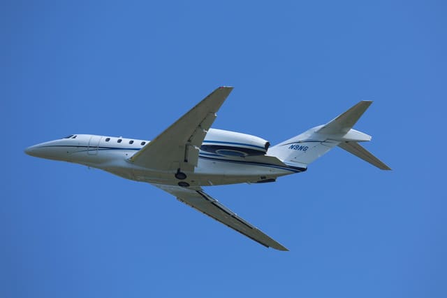 N9NG - Business jet