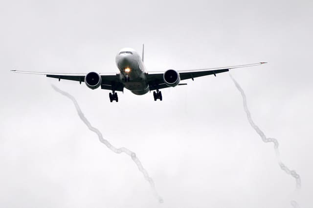 N858FD - Twin-engine aircraft
