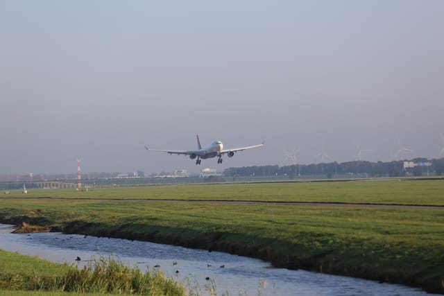 N815NW - Twin-engine aircraft