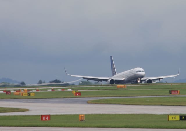 N67134 - Twin-engine aircraft