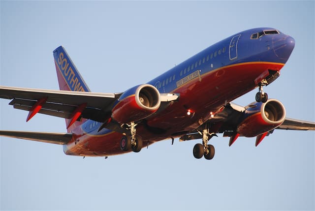 N904WN - Twin-engine aircraft