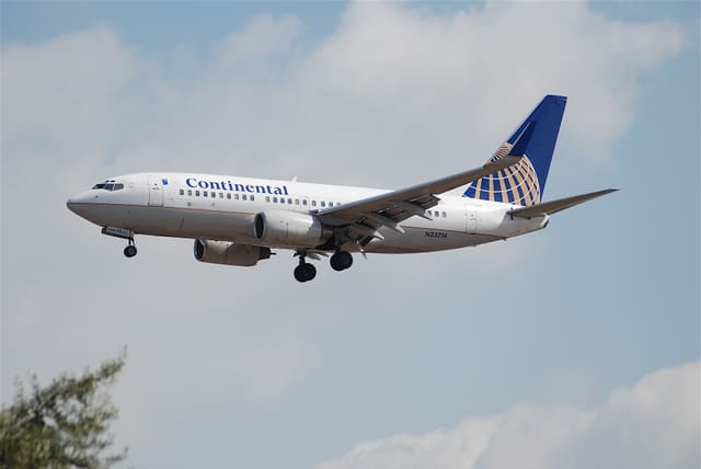 N33714 - Twin-engine aircraft