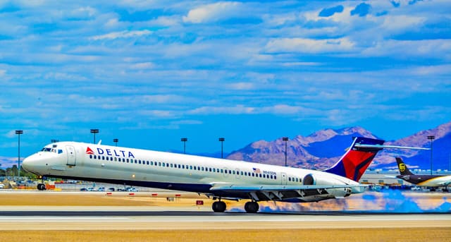 N945DN - Douglas