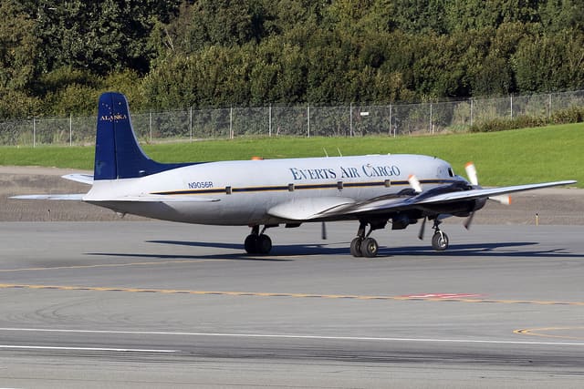 N9056R - Twin-engine aircraft