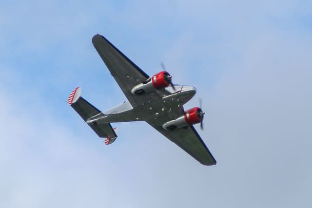 N21FS - Twin-engine aircraft