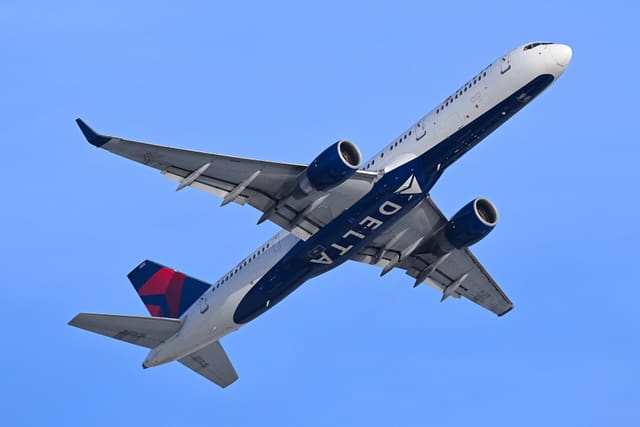 N707TW - Twin-engine aircraft