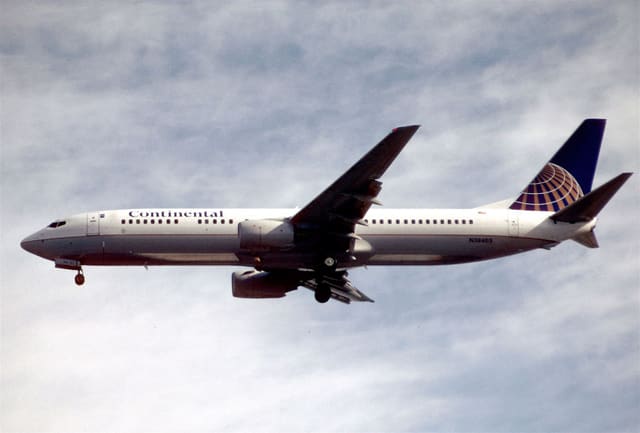 N38403 - Twin-engine aircraft