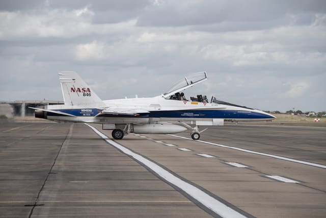 N846NA - Twin-engine aircraft