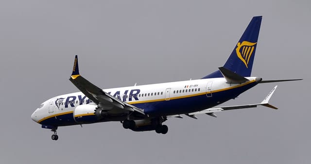 EI-IKH - Twin-engine aircraft