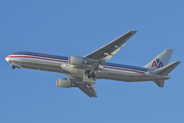 N376AN - Twin-engine aircraft