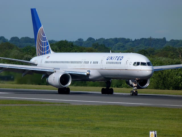 N29124 - Twin-engine aircraft