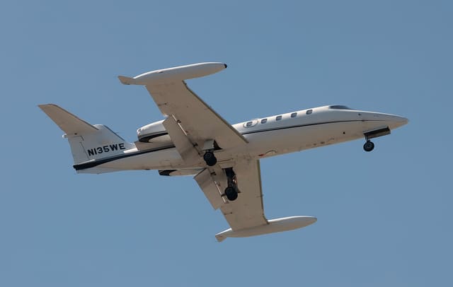 N135WE - Business jet