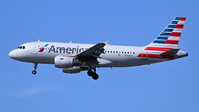 N762US - Twin-engine aircraft