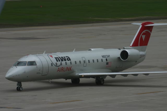 N823AY - Bombardier