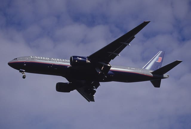 N784UA - Twin-engine aircraft