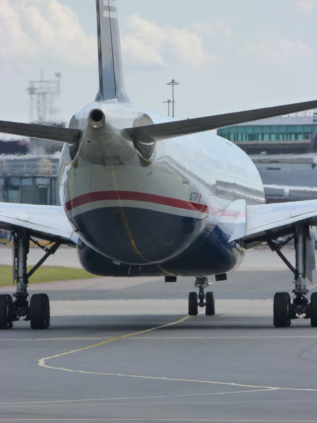 N277AY - Twin-engine aircraft