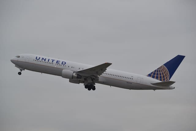 N647UA - Boeing