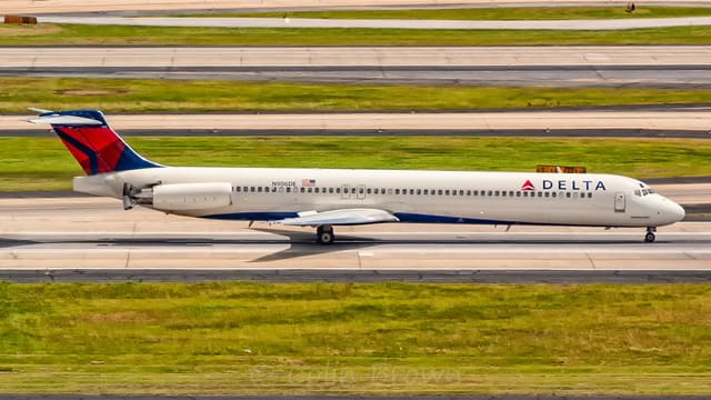 N906DE - Douglas
