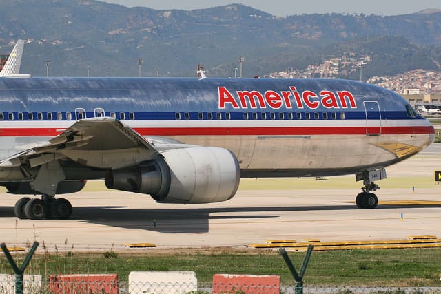 N348AN - Twin-engine aircraft