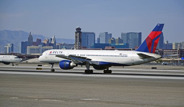 N696DL - Twin-engine aircraft