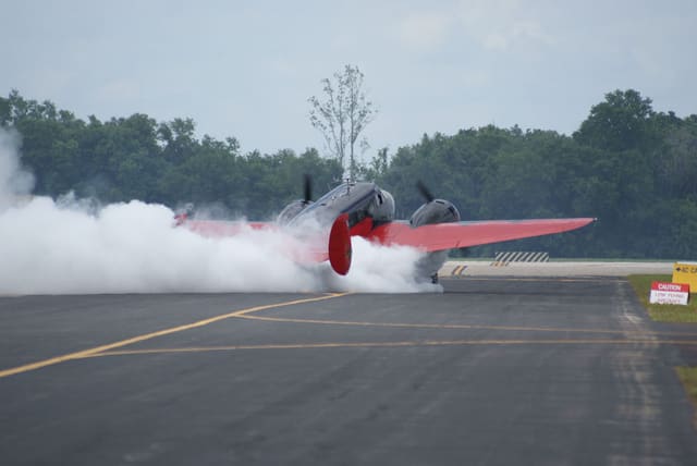 N9109R - Twin-engine aircraft