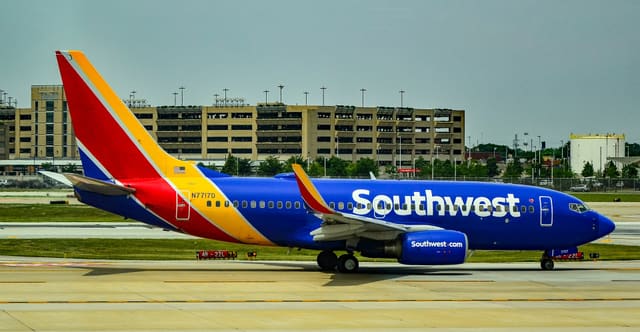 N7717D - Twin-engine aircraft