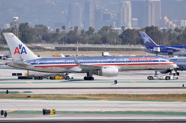 N687AA - Boeing