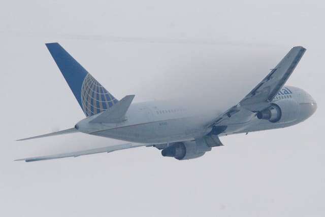 N73152 - Twin-engine aircraft